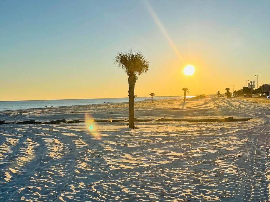 Feels Like Home Escape, 1/2 Mile To Beach 걸프포트 외부 사진
